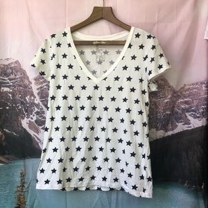 Star print v-neck